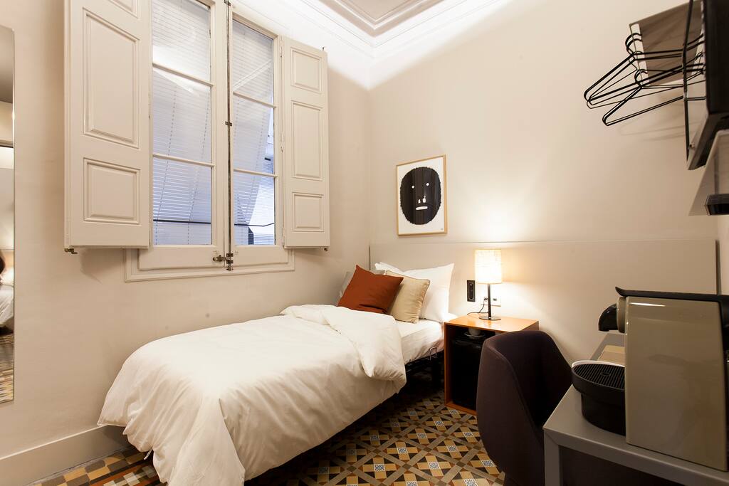 Single room with widow but no view