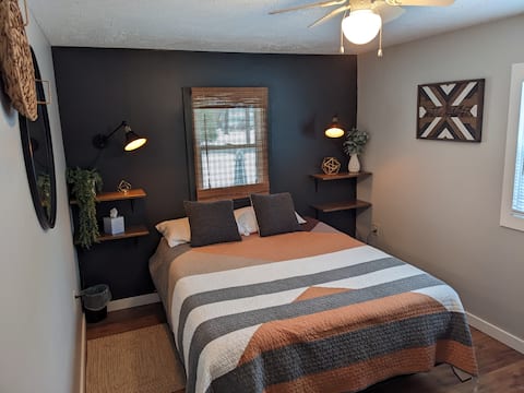 Popular Airbnb listing: Rest and relax in cozy cabin close to lake! in Chautauqua
