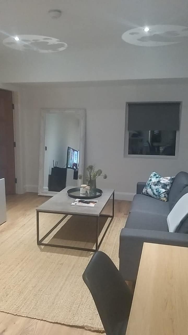 Luxury 1 Bed Apprtment, 5 Minutes Walk To Village - Cork