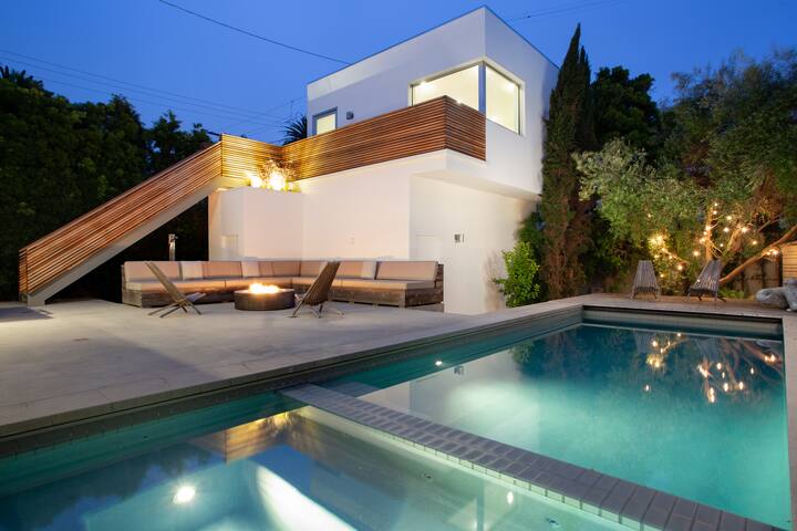 Private Modern Venice Compound with Pool/Spa gallery image 4