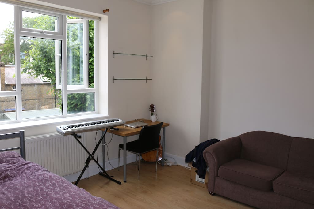 Bedroom with Sofa bed and desk