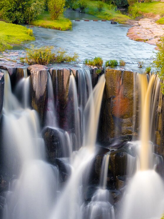 Show full-screen, host-provided image