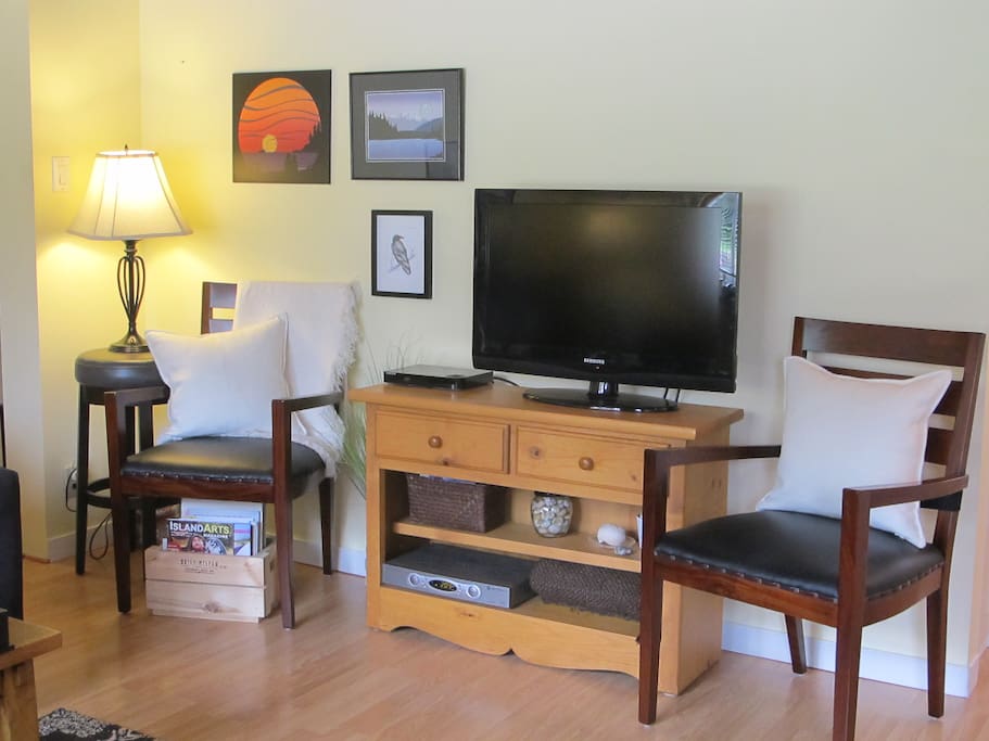 Living room with side chairs/TV/PVR