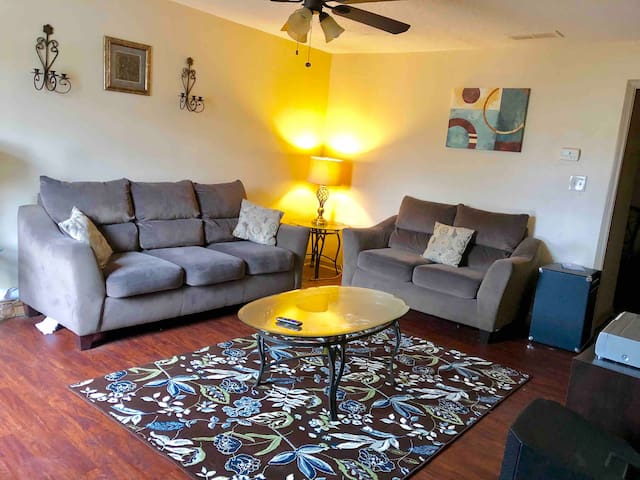 Nice Apartment/Duplex Child Friendly