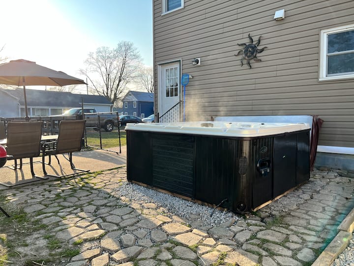 Cottage near Cedar Point and downtown Sandusky Cottages for Rent in