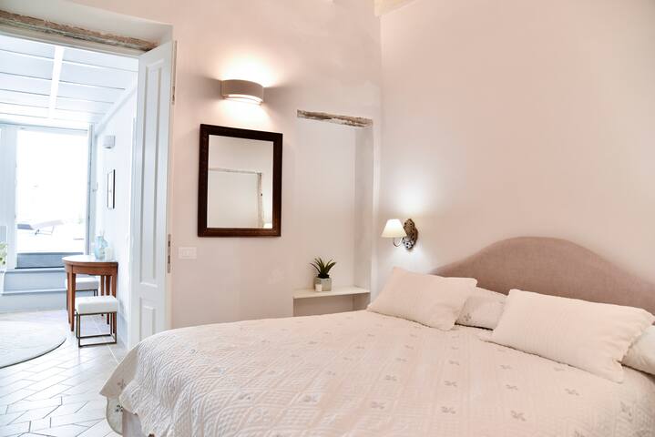 Pepi Residence: private garden and jacuzzi; duplex gallery image 5