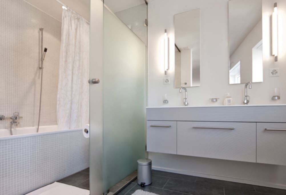 Badezimmer / Master bathroom