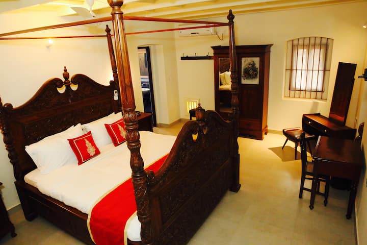 Cottage Bedroom 11