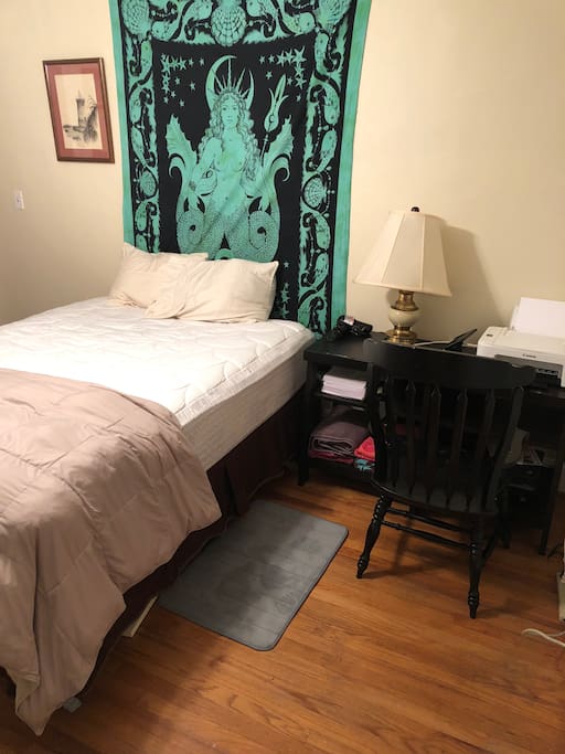 Private bedroom. Queen size bedding. Wireless printer/scanner/copier with free WiFi.