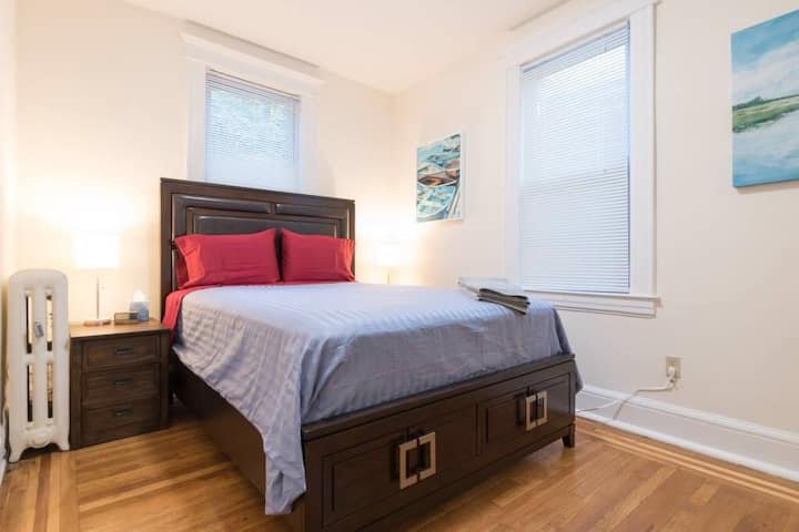 Gorgeous 3bed 2bath house 10mins Bus Ride to NYC