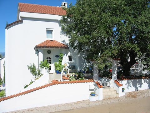 Lovely Apartment with Seaview -Mira