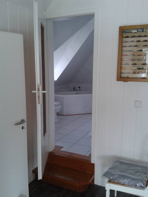 Badezimmer mit Dusche Vollbad und WC
