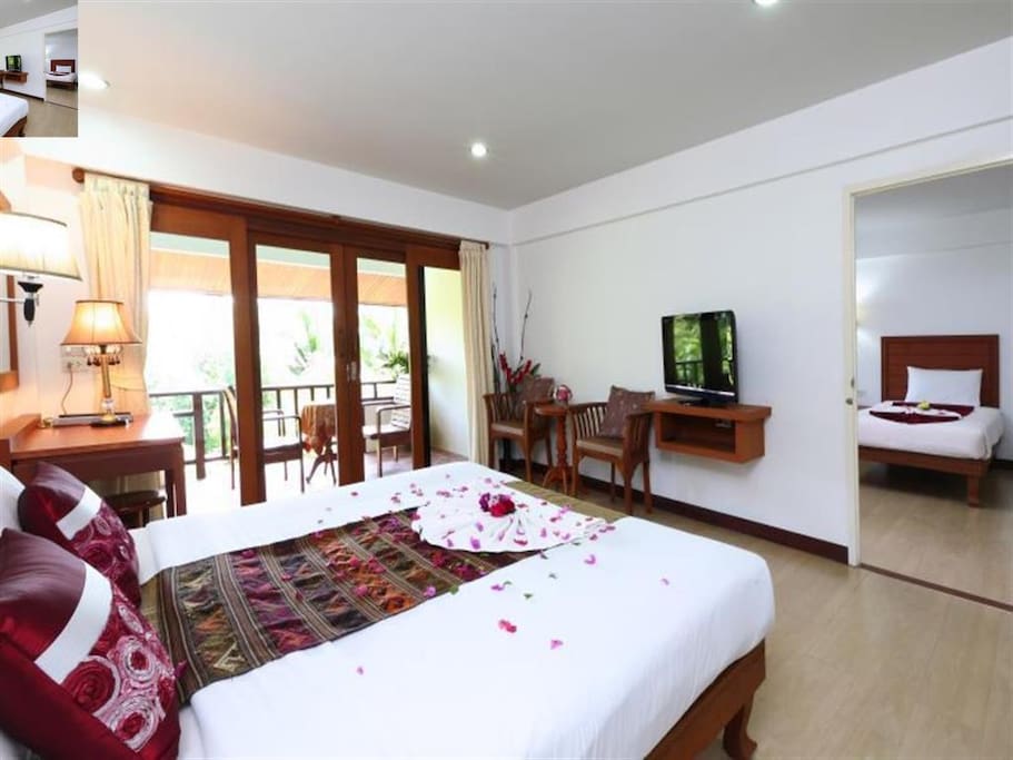 Luxury near-sea king size bed