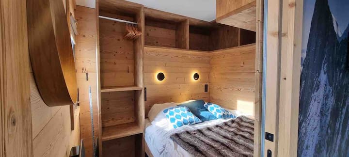 ห้องนอนพร้อมตัวป้องกันมากมาย
เตียงนอน 200x160 พร้อมผ้านวม
ความเป็นไปได้ในการจัดระเบียบเตียง