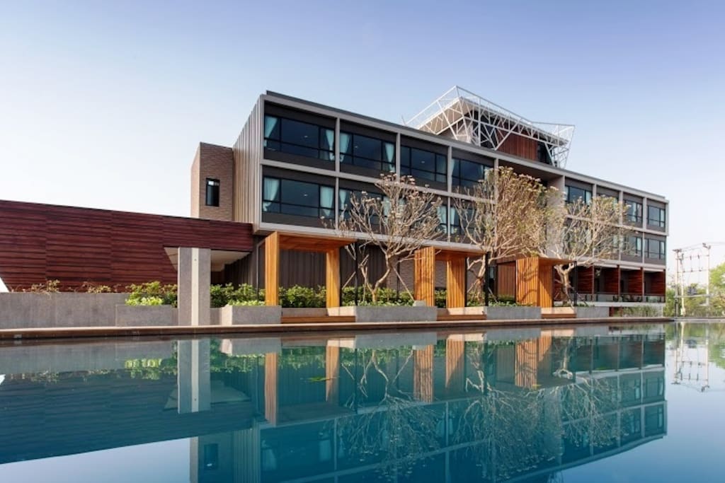 Building with Swimming Pool