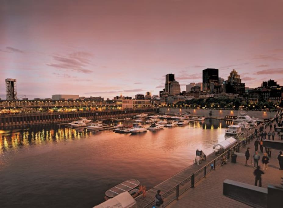 FEW MINUTES AWAY FROM THE OLD MONTREAL AND ITS BEAUTIFUL EUROPEAN STYLE STREETS
A SEULEMENT QUELQUES MINUTES DU VIEUX MONTREAL