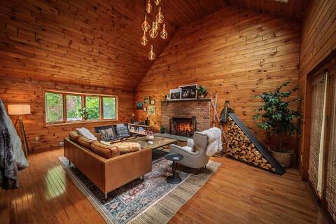 Waterfront Lodge near Breweries • Group Home