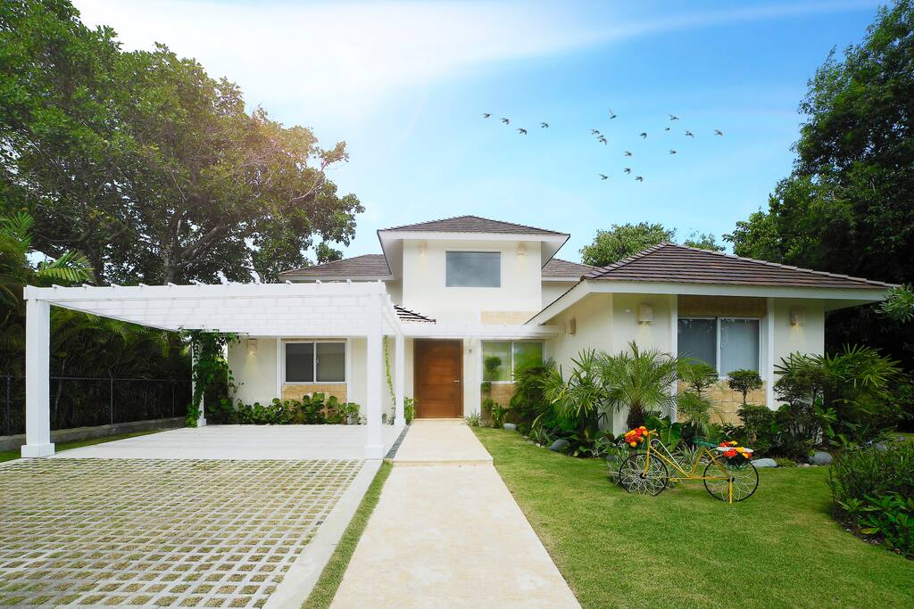 There is enough space in front of the villa, as well as a large parking lot for several cars to park.