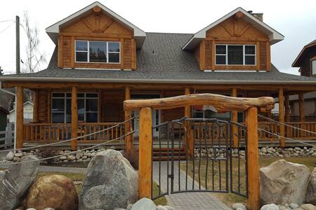 Roche Bonhomme Rustic Suite