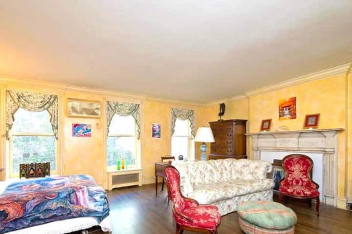2000 sqf Duplex in Townhouse