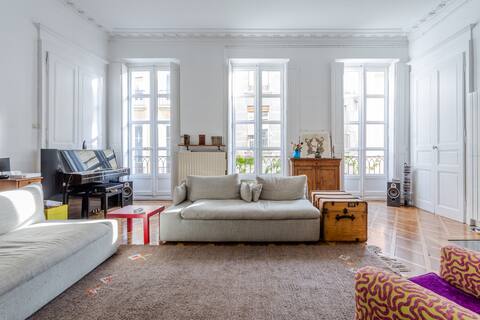 Big appartement in pedestrian center town parking