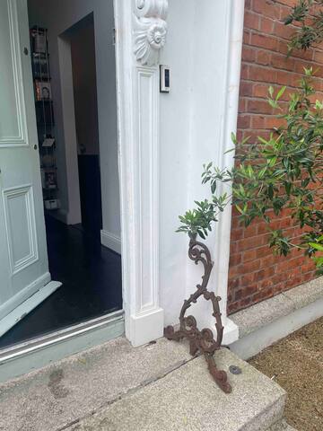 Ranelagh Gorgeous Serene Family Home D6. gallery image 3