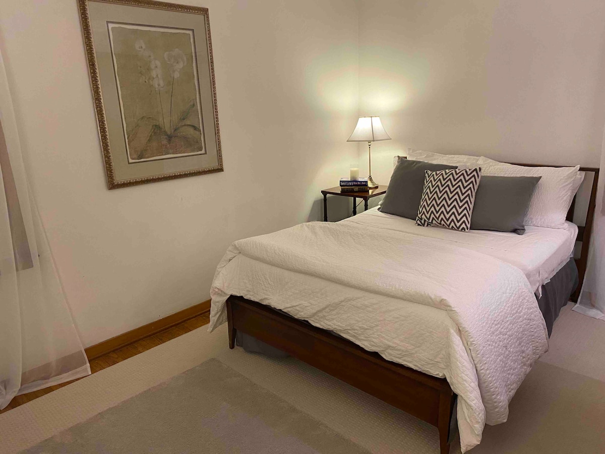 Chambre au premier étage 1- Profitez d'un sommeil serein.