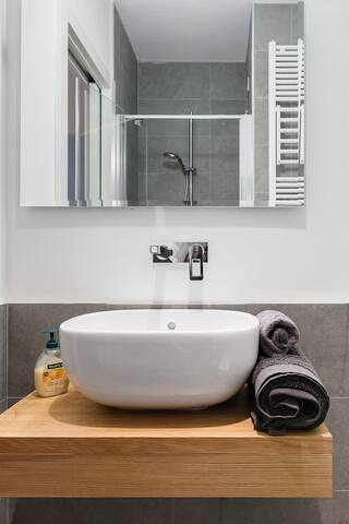 Enjoy Milan in a Cozy Flat Steps from the Duomo gallery image 2