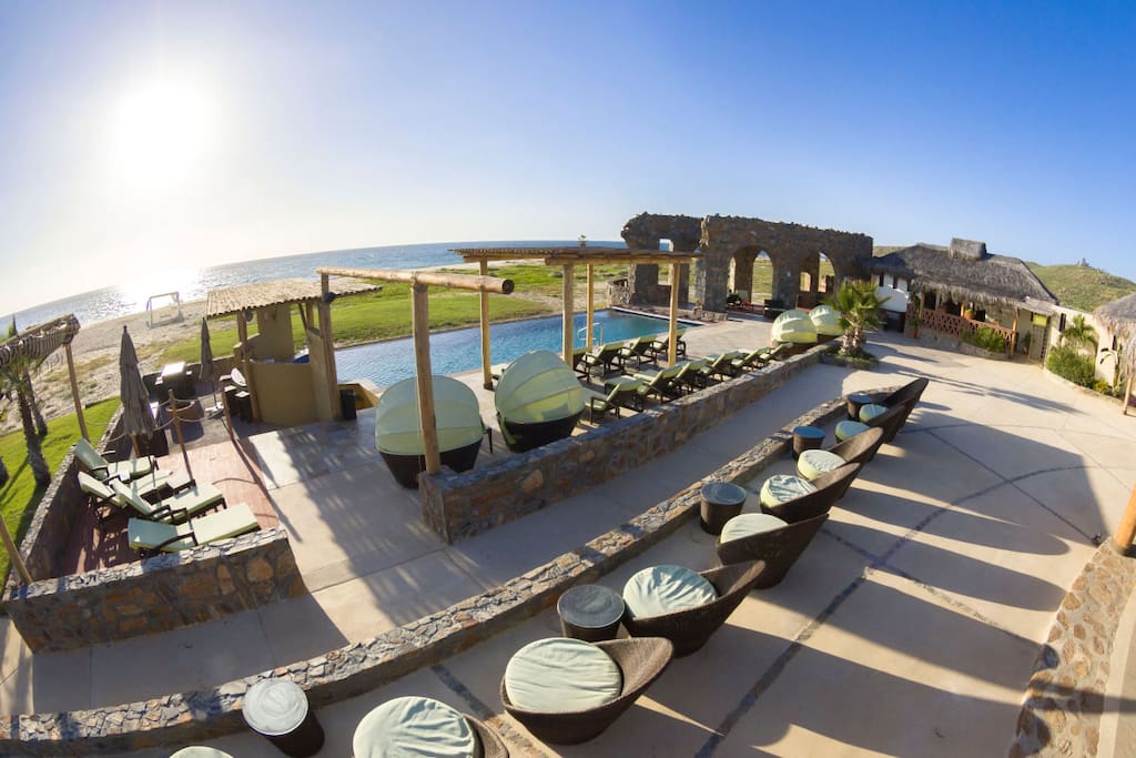 Free pass to the exclusive beach club "El Faro"