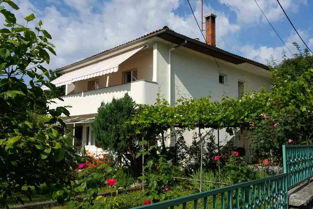 apartman u prizemlju