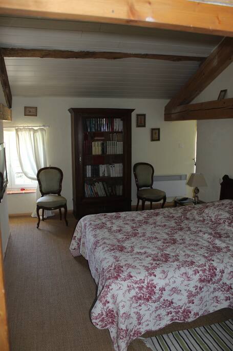 la chambre 1, à l'étage