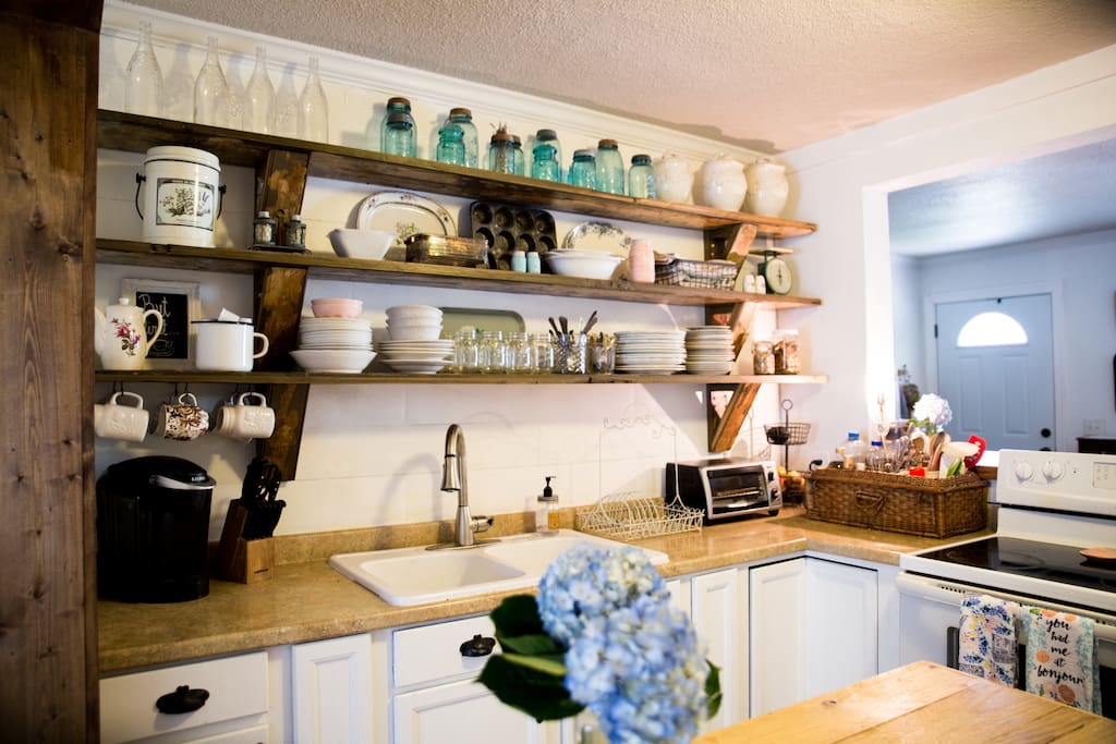 Beautiful country chic kitchen with all the bells and whistles