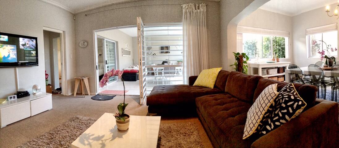 Bakoven 3 bed Apartment, Camps Bay gallery image 4