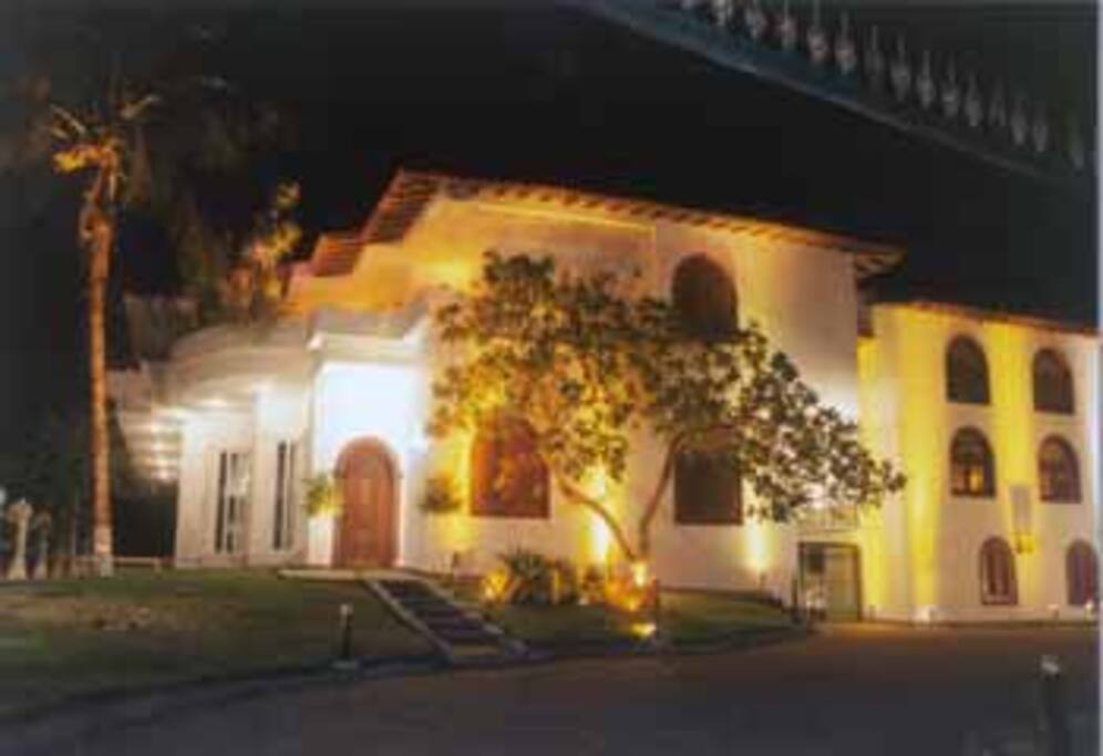 FACHADA DE NOITE