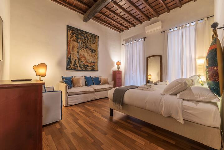 Unique opportunity to live in a Renaissance palace gallery image 2