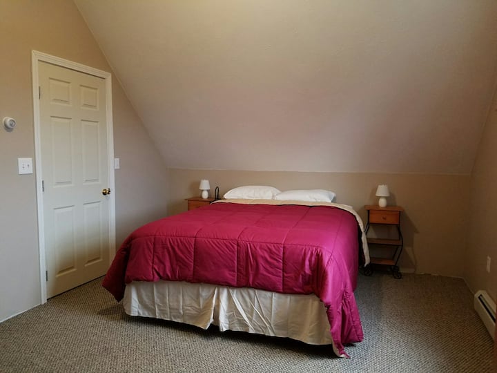 Moja ya vyumba vya kulala vya ghorofani