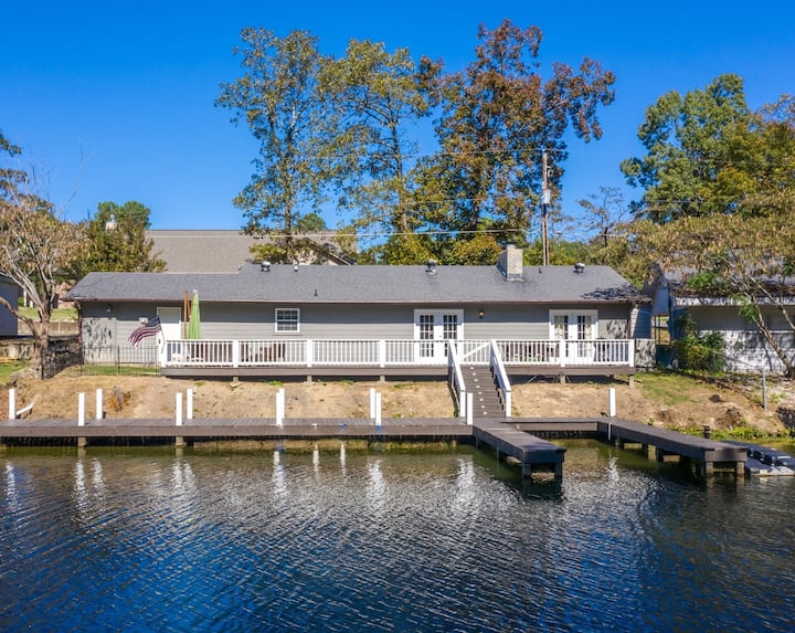 Lake Hamilton Waterfront Home - Hot Springs, AR