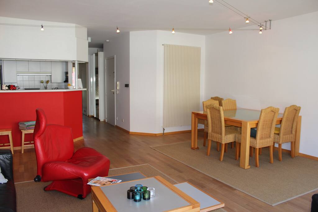 dining room 8 p.