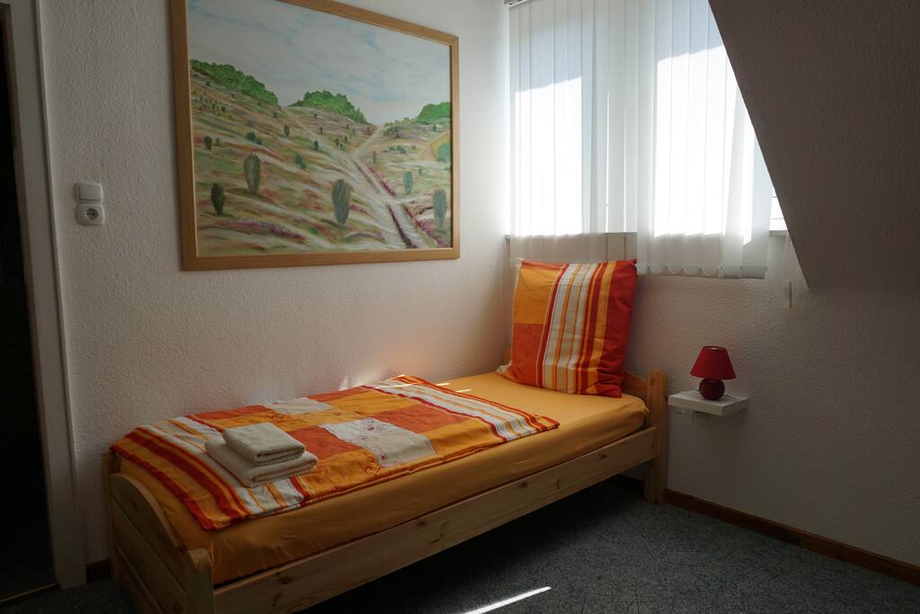 Schlafzimmer 1