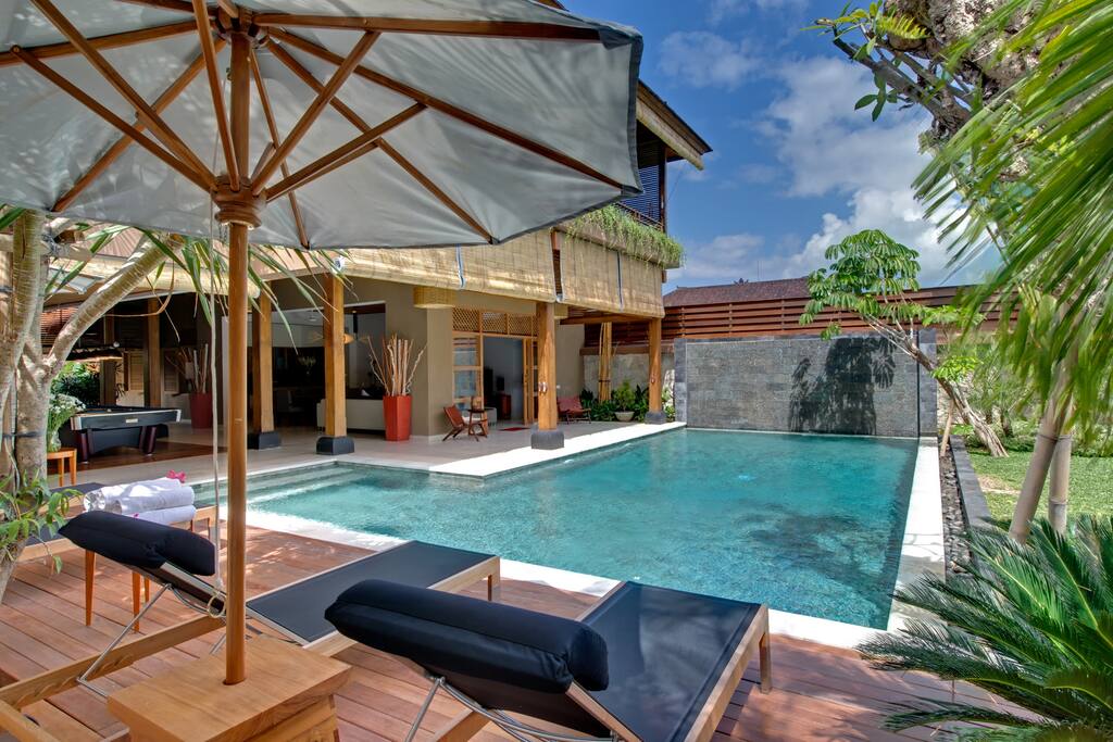 Villa & pool