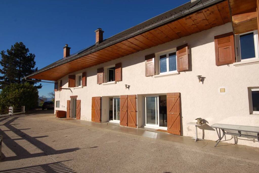 la maison avec sa grande terrasse sans vis à vis