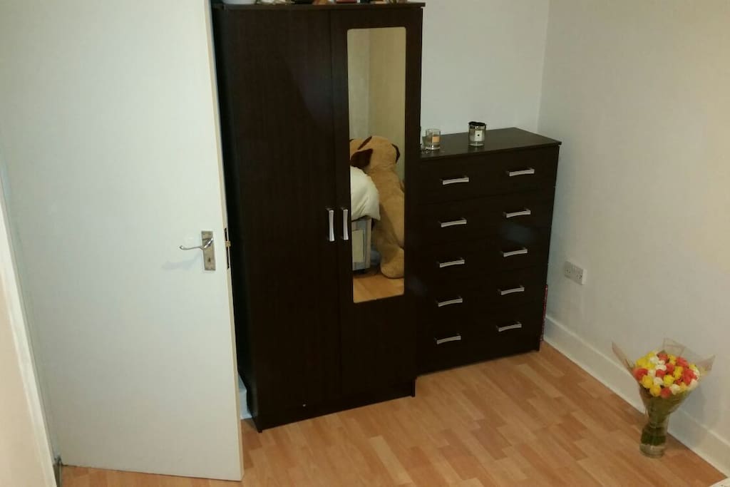 Chest of drawers