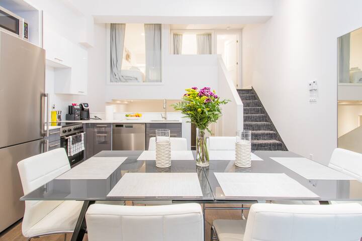 Unwind in a Multilevel Loft in the Heart of Trendy Mile End gallery image 5