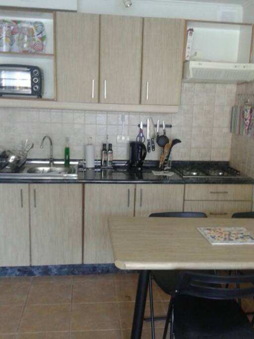 Cocina equipada para 4/Equipped kitchen