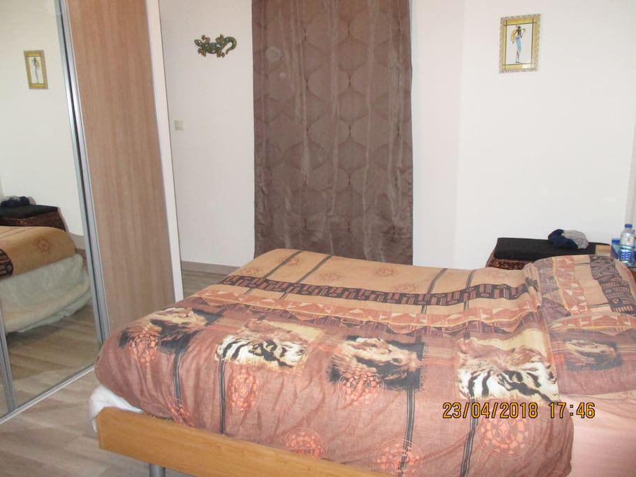chambre avec salle de bain privative