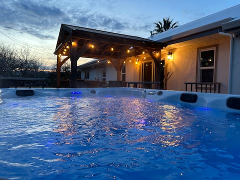 Ranch house w/Pool & Spa