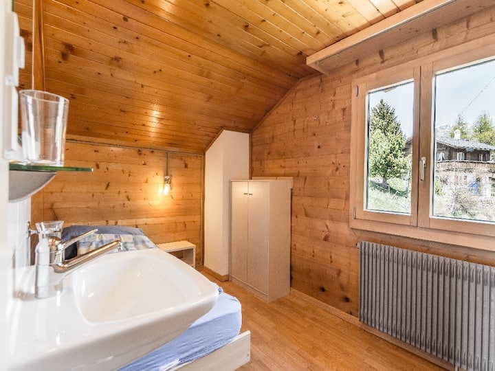 Ოთახი 1 საწოლით და ხელსაბანით