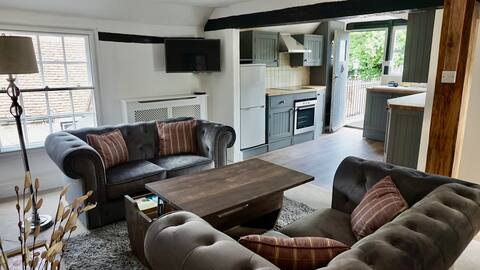 "Koti" Grade II Listed Flat in Wokingham