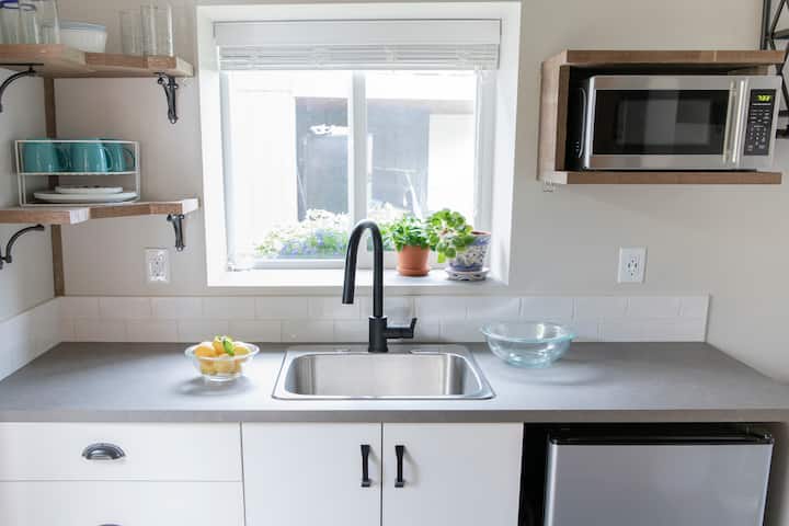 Quaint, Private, Tiny House With Country Feels. - Langley