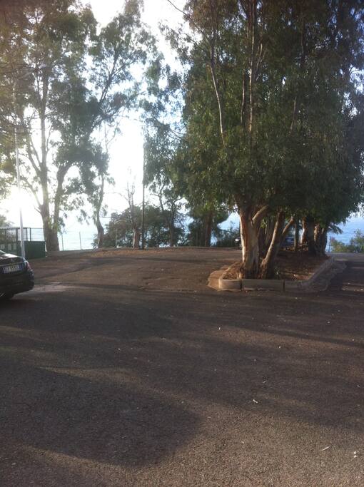 Uno dei parcheggi condominiali gratuiti